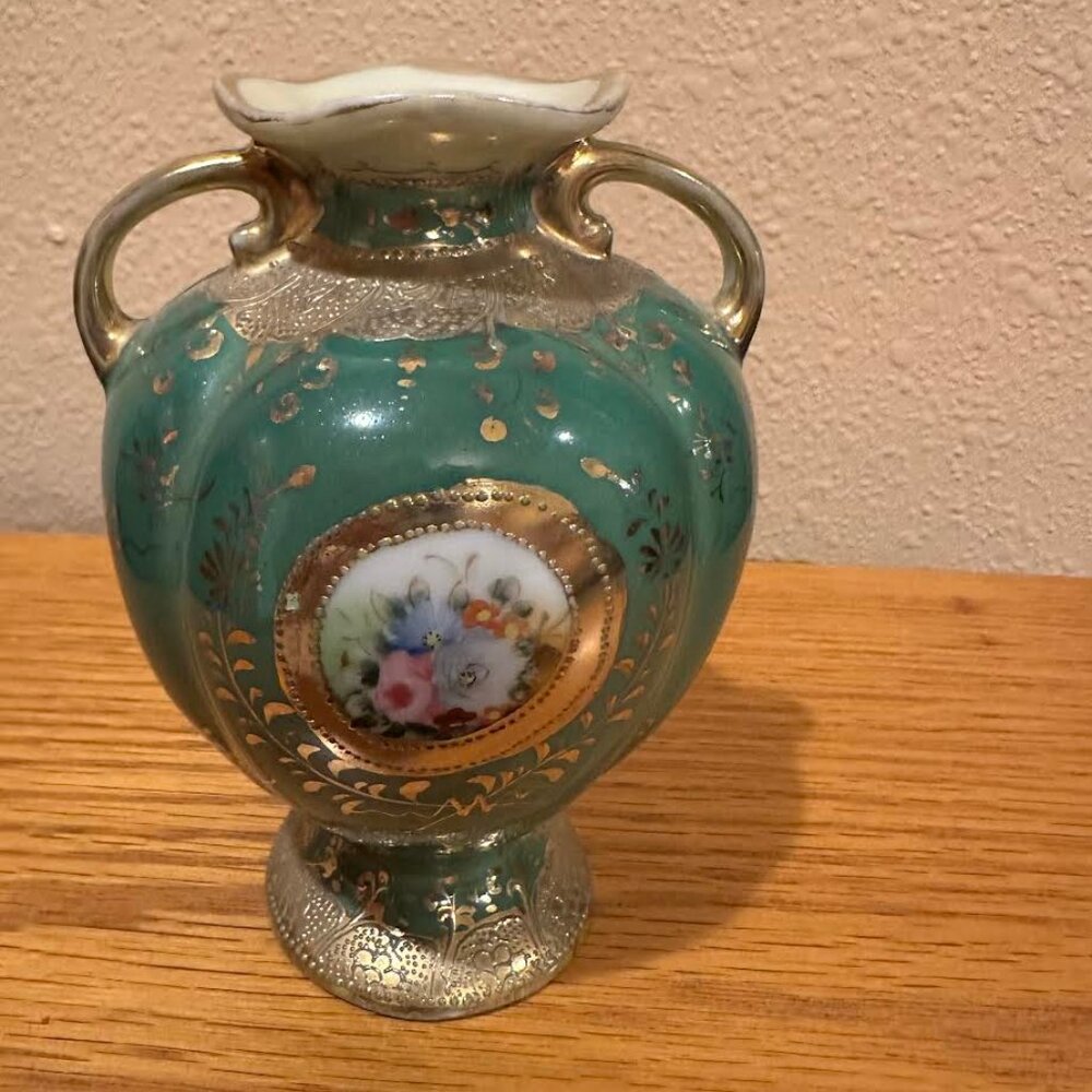 Antique  Nippon Hand Painted 6 inch vase.